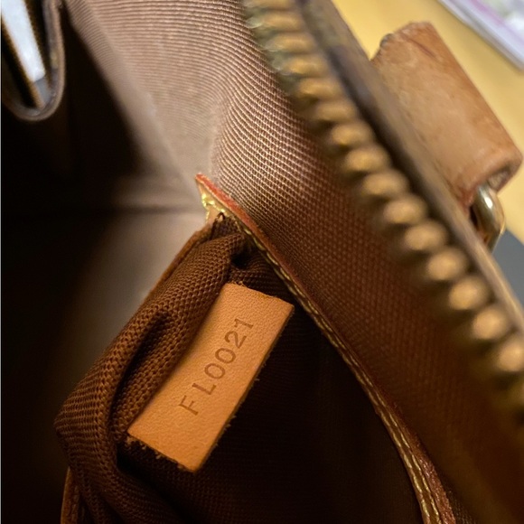 Authentic Louis Vuitton Monogram Alma
PM Bag in good condition all offers!!🥰 - Picture 12 of 16